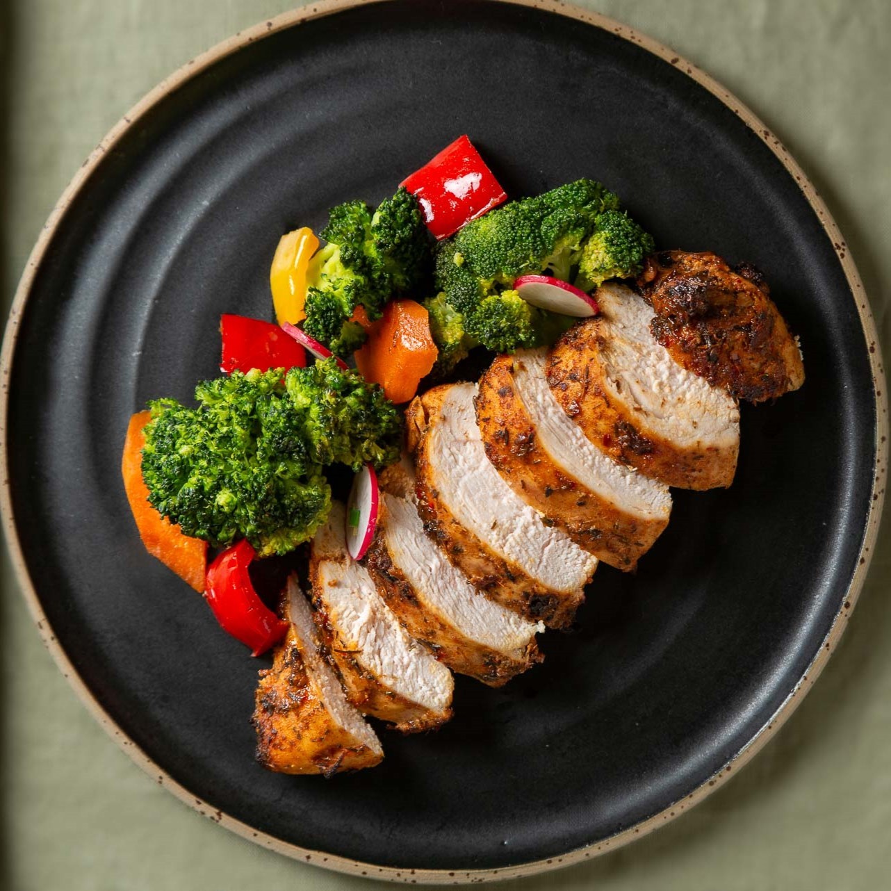 Pechuga de pollo a la barbacoa con verduras