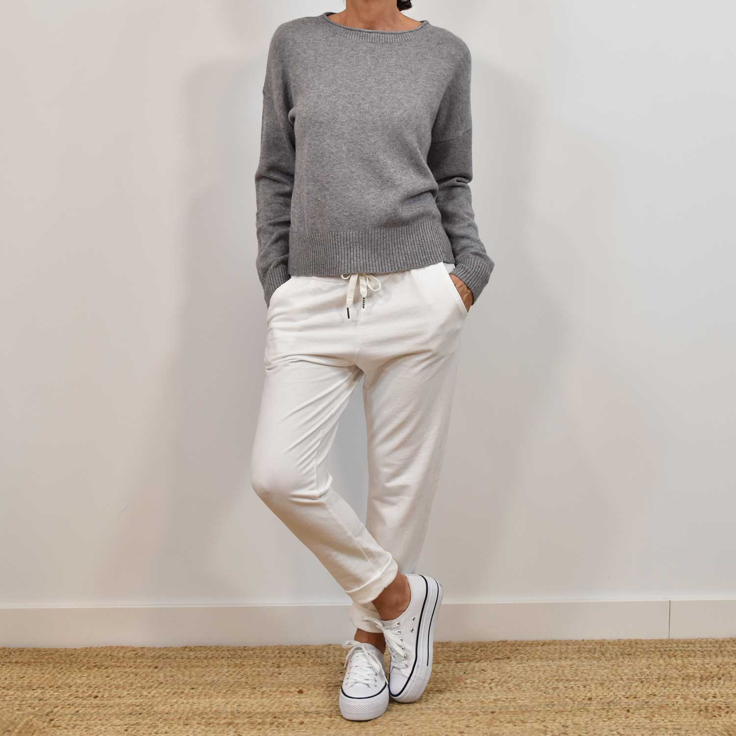 ᐅ Pantalón Jogger Blanco Ropa Mujer The Amisy Company