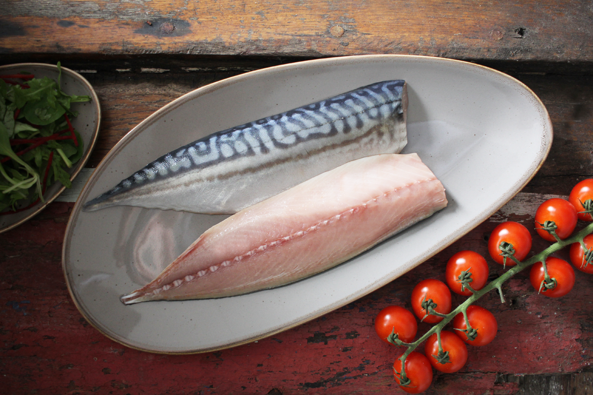 Räucherofen Mit Aal Forelle Und Lachs Stock-Foto | Adobe Stock