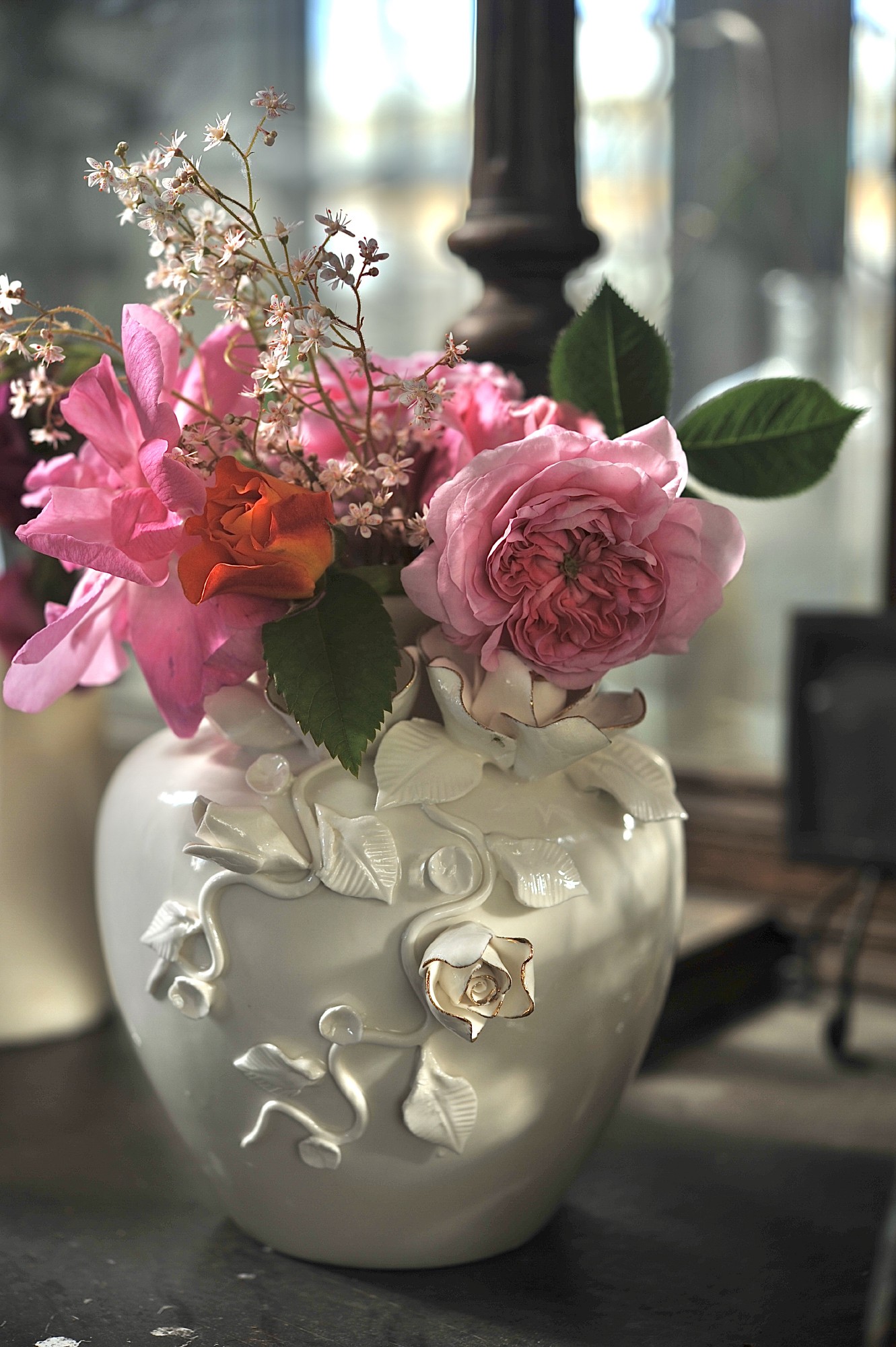 Porzellan-Vase 'Claudette', weiß, vergoldet, H 18,2 cm, B 16,7 cm, L 17,8 cm